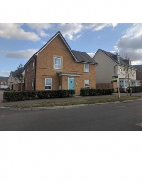 Luxury home, amazing location, fast wifi, garden and private car park,UK milton keynes, Broughton